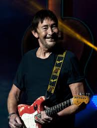 How tall is Chris Rea?